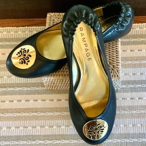 🔴🔥NeW🔥 NIB‼️ Rampage black w/gold medallion flats - Size 8M✨✨✨